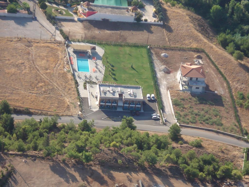 Hotel Philoxenia Thebes Exterior foto